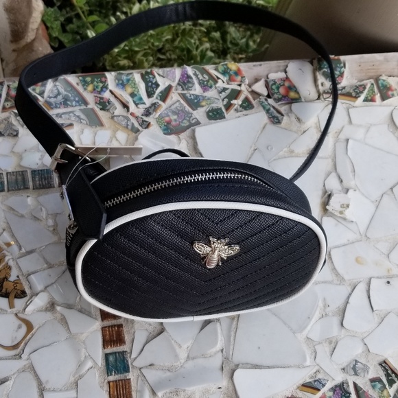 NWT Beautiful Vegan Leather Casual Fly Bag - Picture 4 of 4